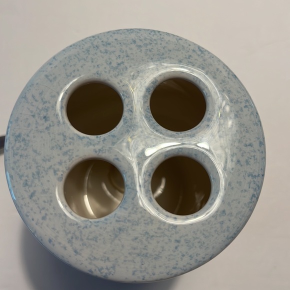 Garden Blue Floral Bathroom Set of Soap Caddy, Dispenser & Toothbrush Holder - Picture 11 of 16